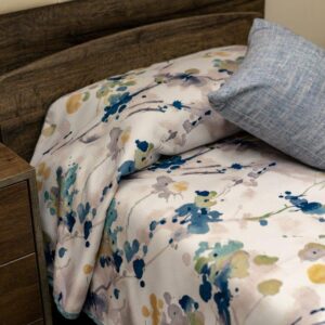 Sakura Winter Bedspread with cushion (1)