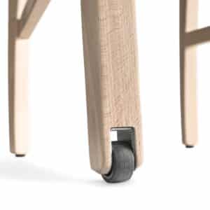 Stephanie with castors Photoroom