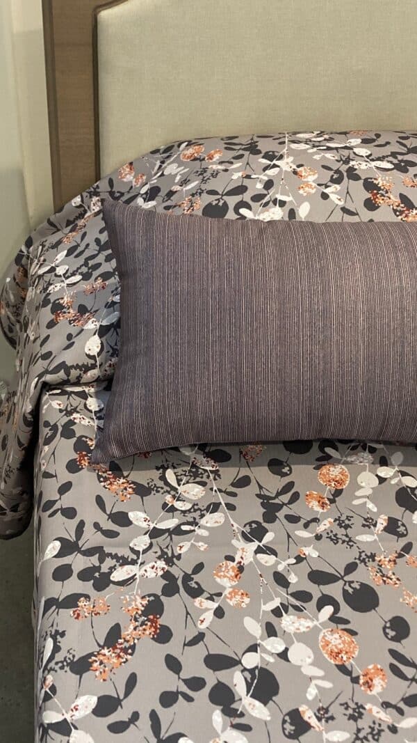 Bedspread Acacia Bark and Livewire Cushion