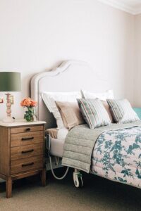 Crown Queen Head amd bedside