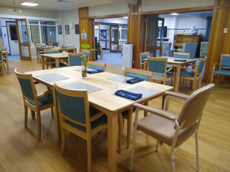 Darlingford Venus Table Marta Chairs 5 scaled