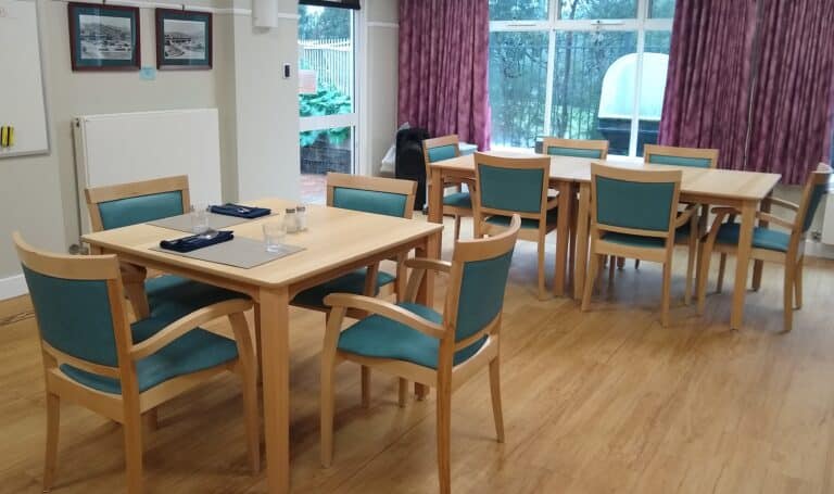 Darlingford Venus Table Marta Chairs 8 scaled