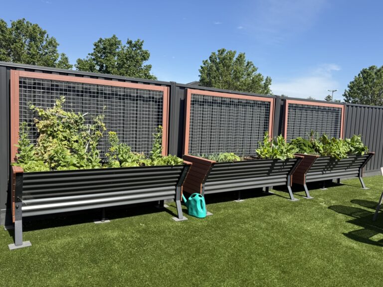 DPV Meadow Height Incare Planter Boxes with trellis (16)