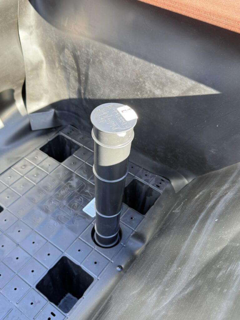 DPV Meadow Height Incare Planter Boxes with trellis (24)