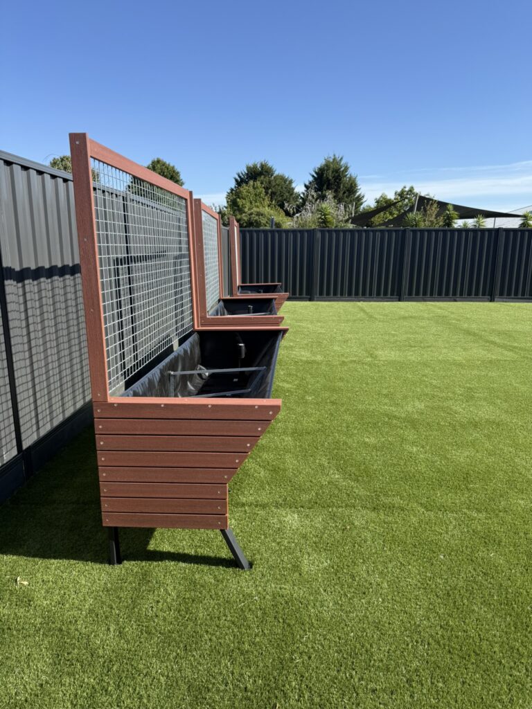 DPV Meadow Height Incare Planter Boxes with trellis (30)