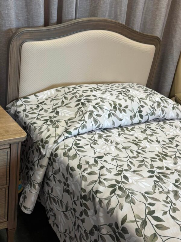 Eden Bedspread Autumn head area