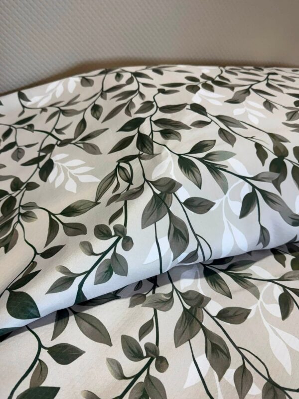 Eden bedspread Autumn closeup 2